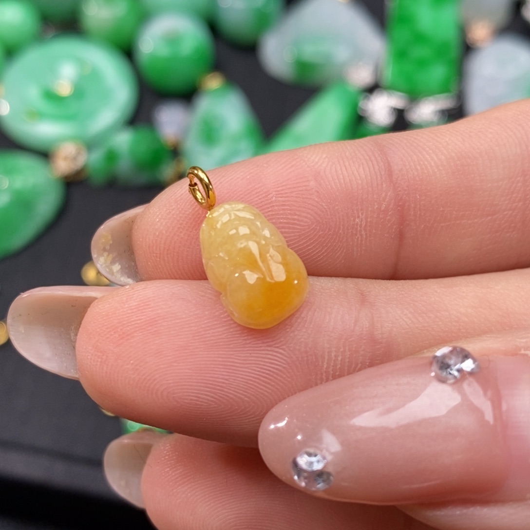 翡翠颈饰18K金镶嵌爱****菜翡翠