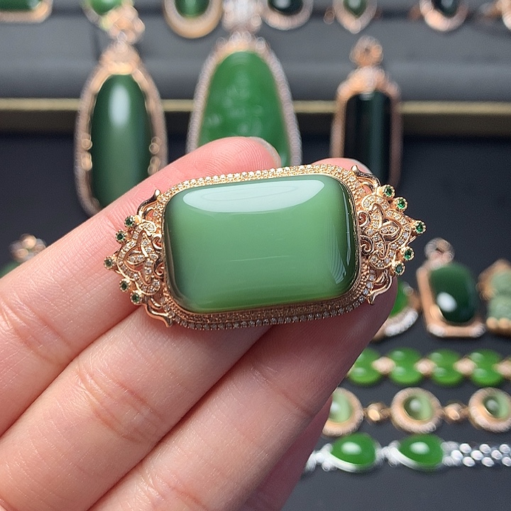 长***儿和田玉18K金镶嵌手链