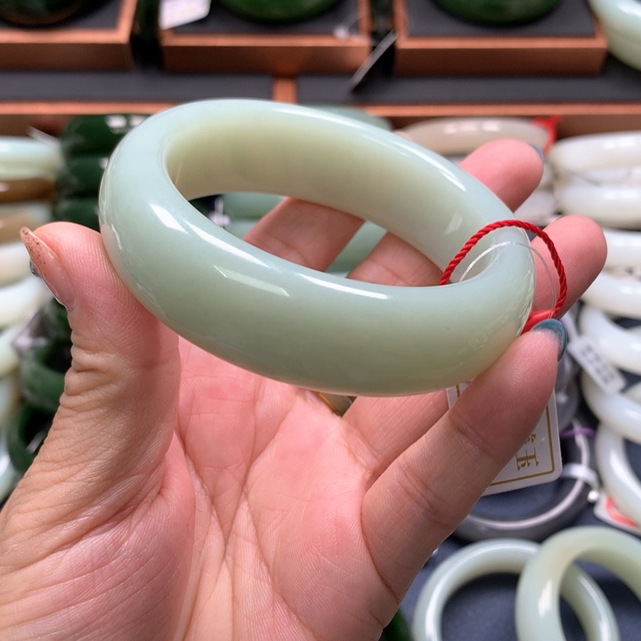 【闪购商品】未镶嵌手镯和田玉9