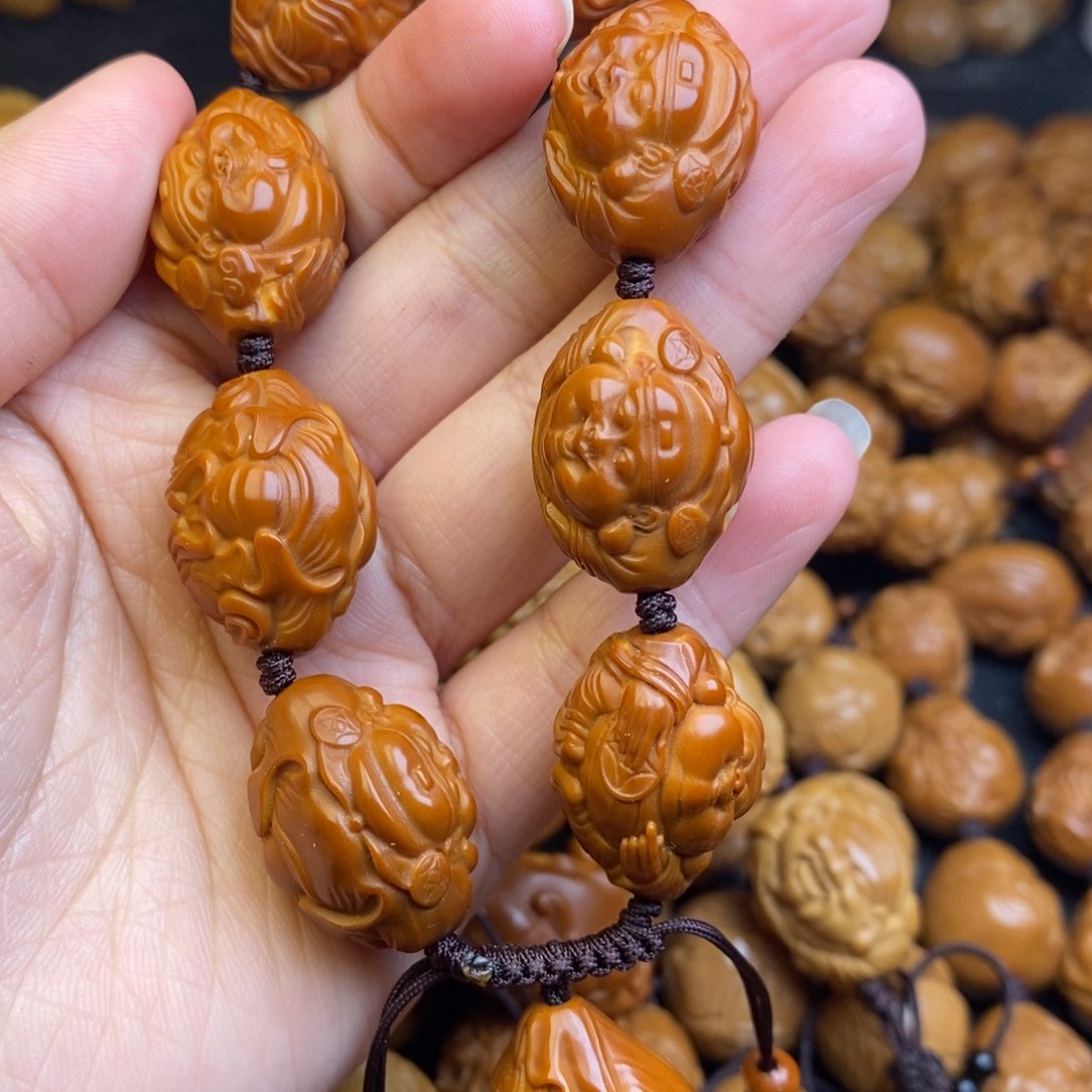 橄榄核吊坠横财神