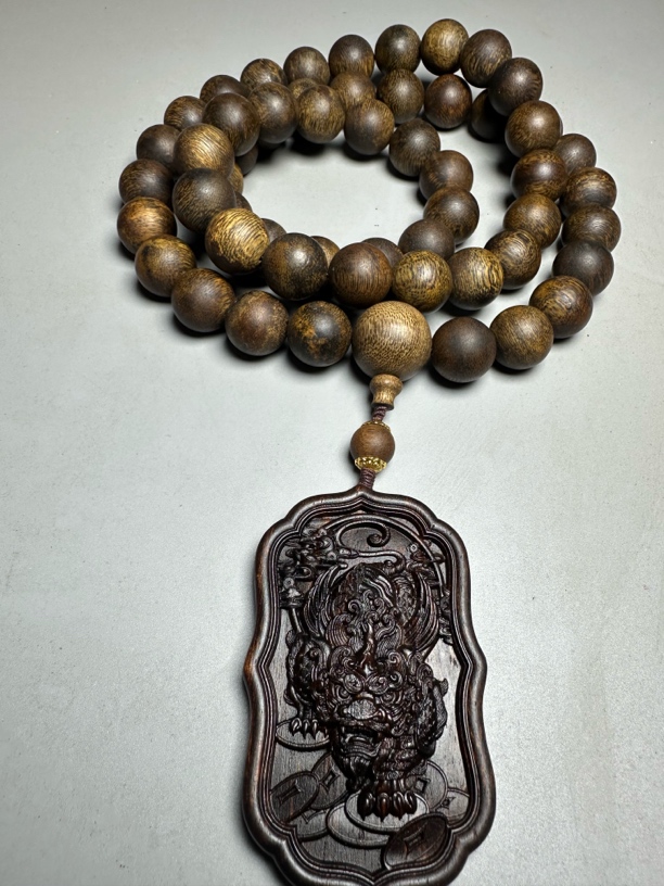 沉香木越南芽庄白 棋1.6搭配紫 棋貔貅牌