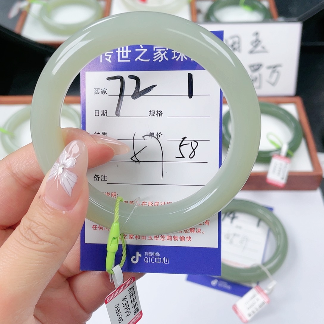 和田玉手镯未镶嵌