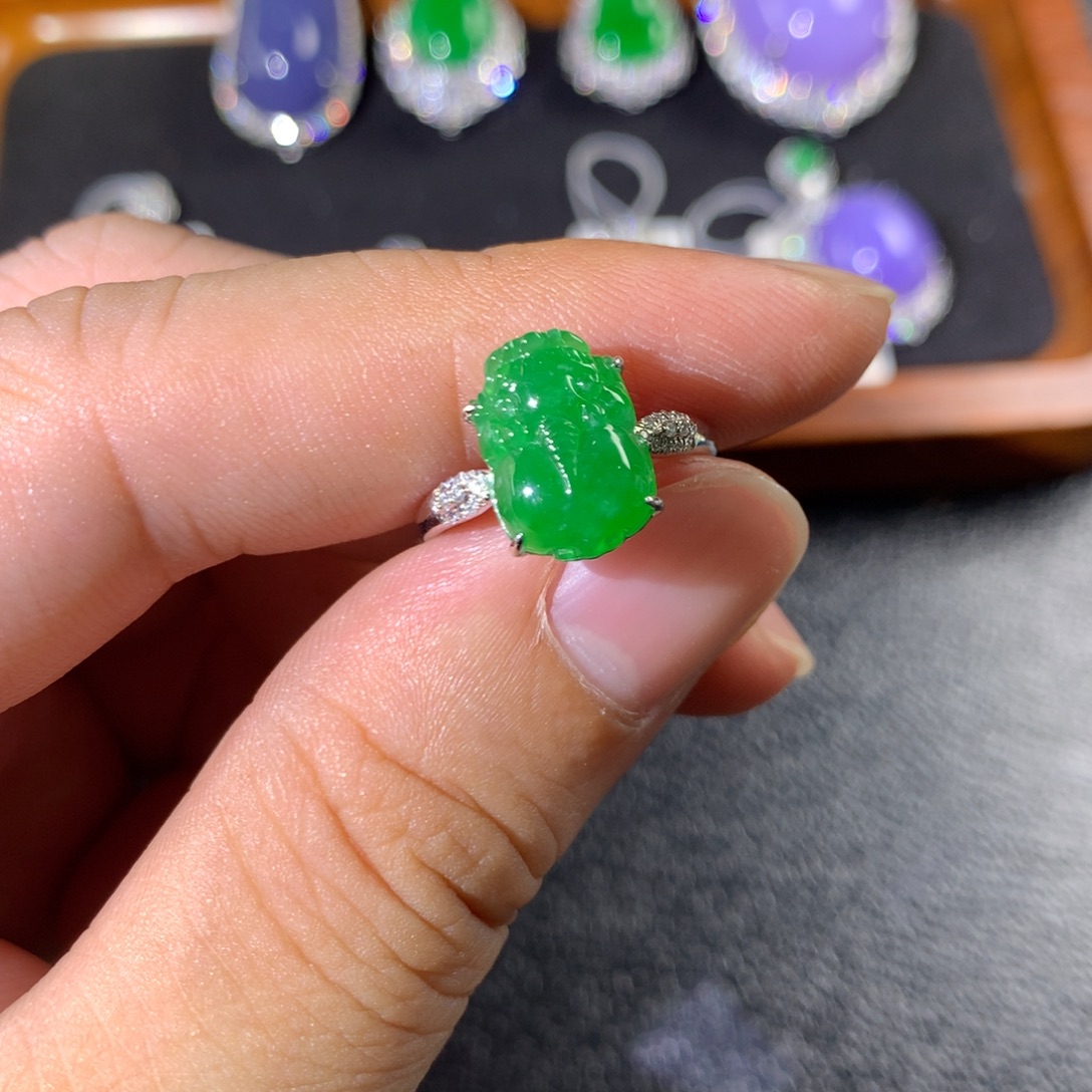 翡翠18K金镶嵌戒指翡翠