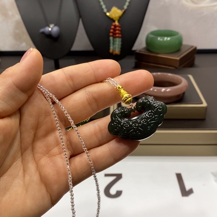 东陵石手镯未镶嵌