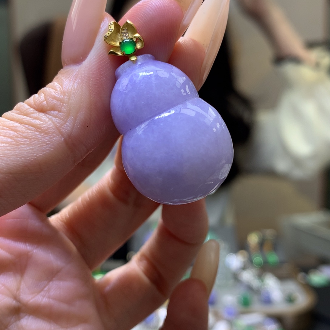 颈饰18K金镶嵌翡翠