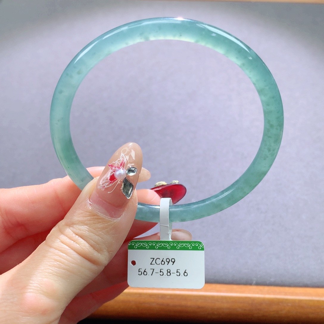 翡翠手镯未镶嵌天然翡翠手镯