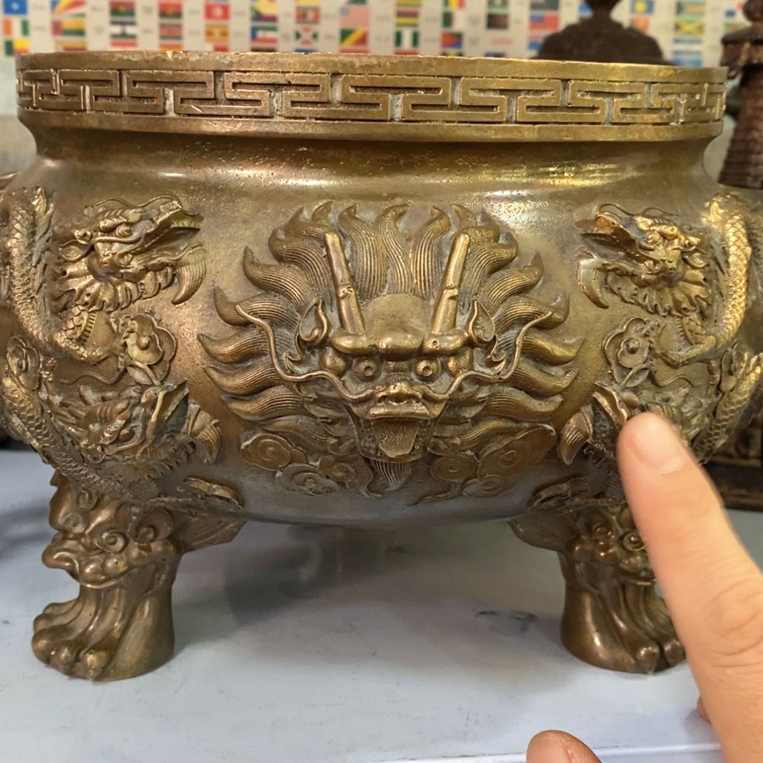 黄铜材质，九龙香炉