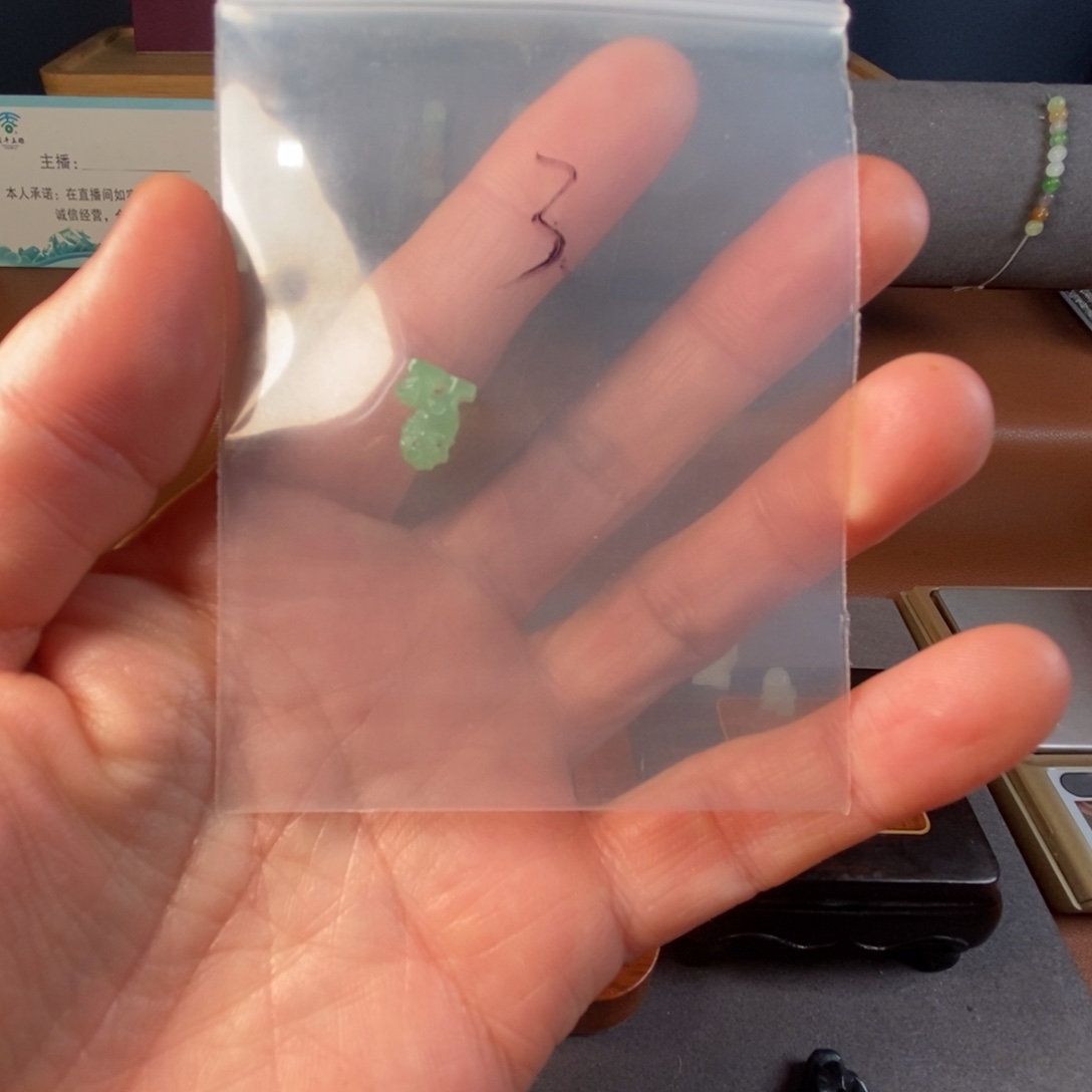 喵****和田玉未镶嵌挂件