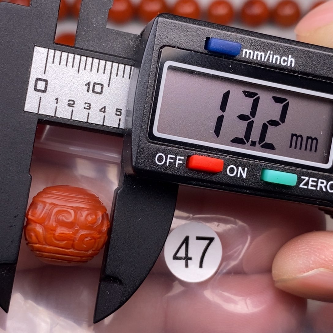 南红玛瑙未镶嵌配饰有瑕疵