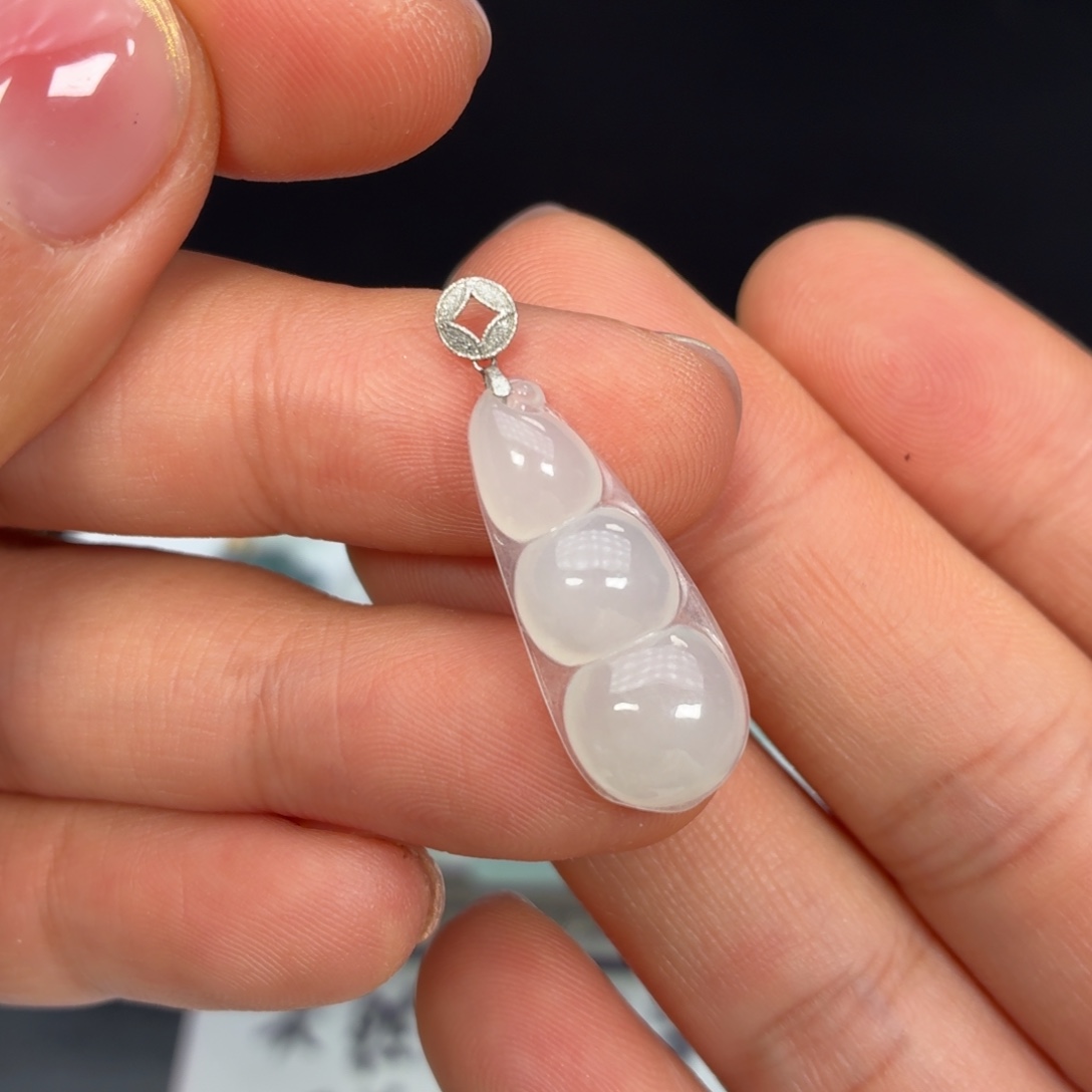 翡翠18K金镶嵌颈饰豆子