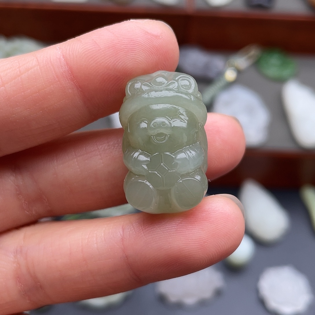 和田玉未镶嵌颈饰猪财神配饰