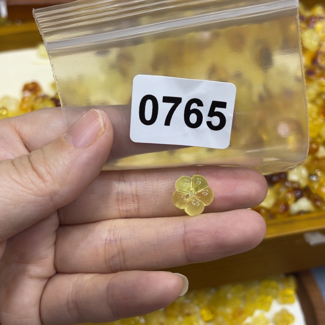 琥珀珠宝奇石未镶嵌