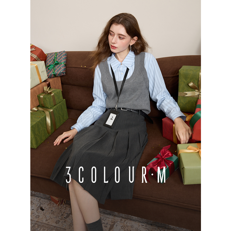 三彩2025春季新款假两件拼接针织衫学院风翻领上衣套头减龄M