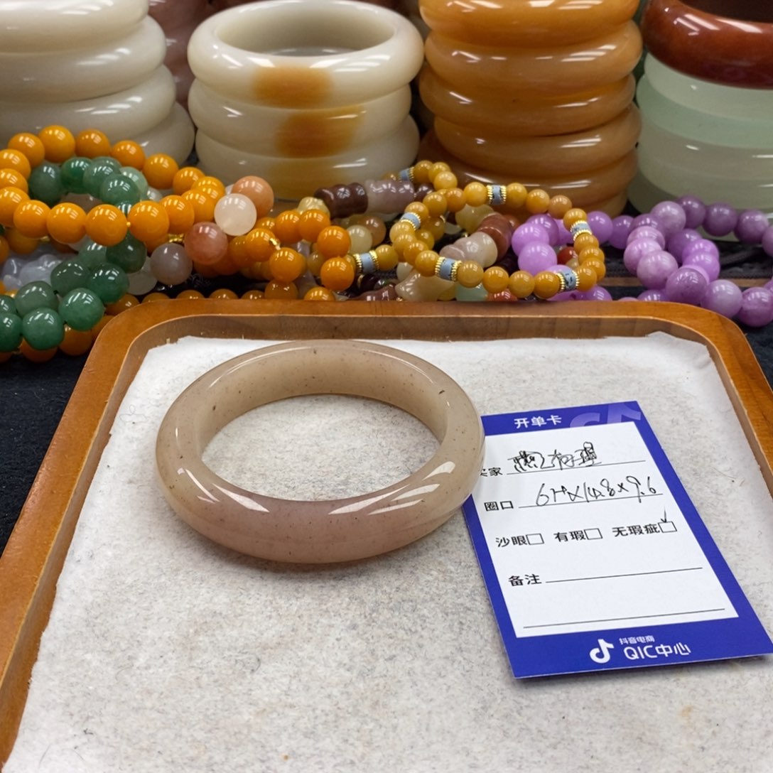 燕***理石英质玉未镶嵌手镯