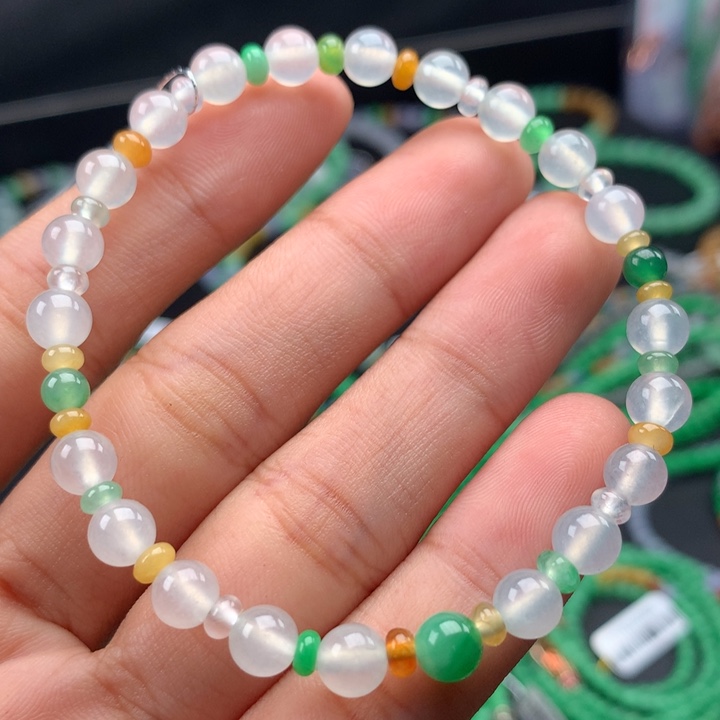 翡翠手镯未镶嵌卡