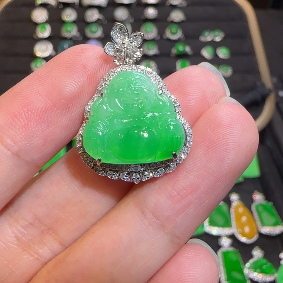 翡翠18K金镶嵌颈饰吊坠