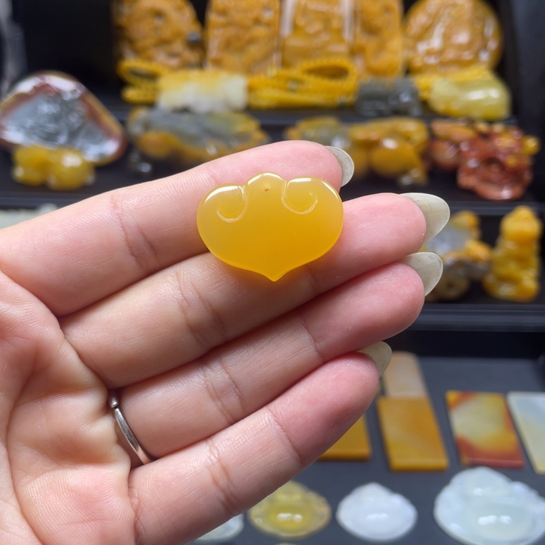 石英质玉（黄龙玉）未镶嵌吊坠(不含链)