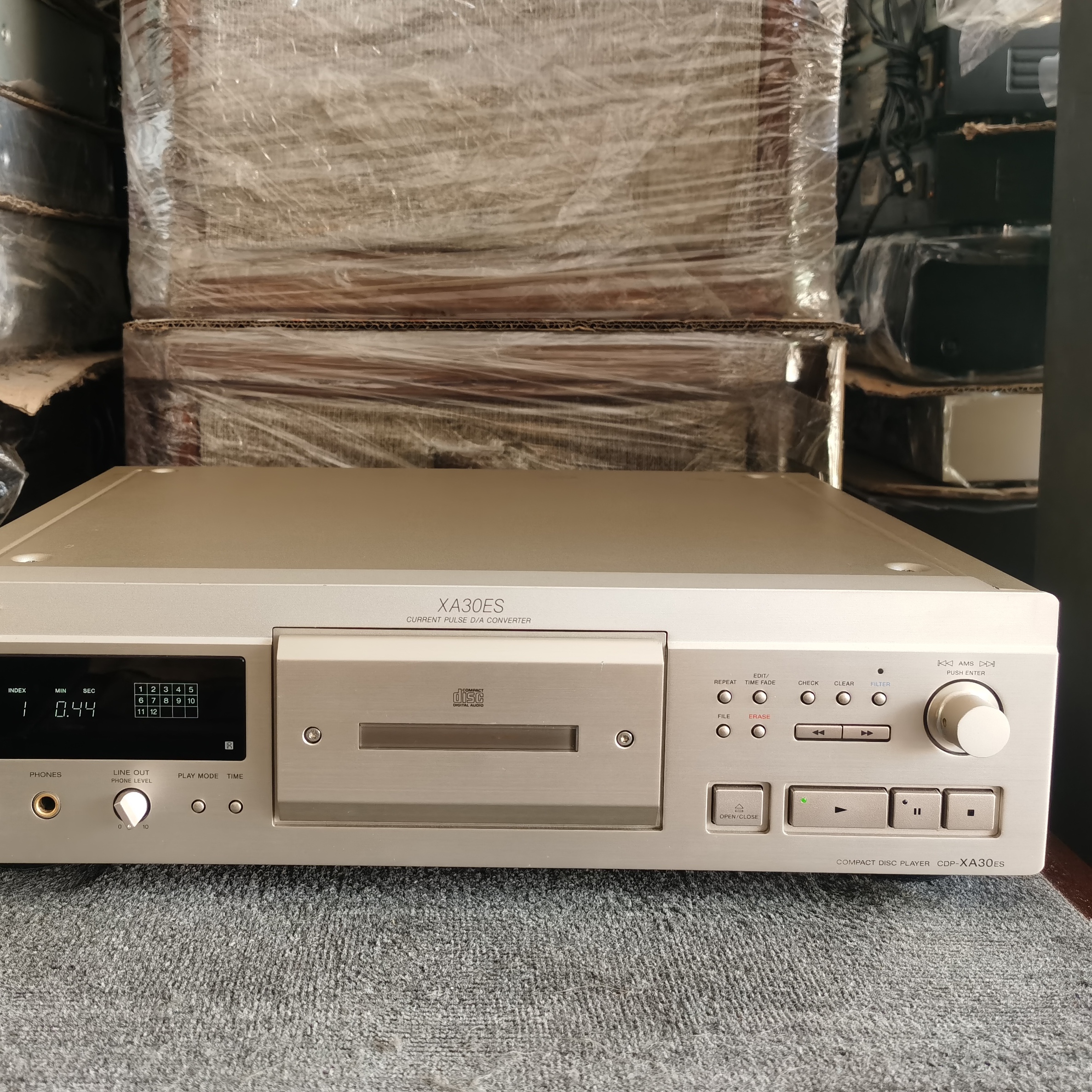 金色CD机XA30ES，使用220伏，不包邮，不支持七天无理由退换