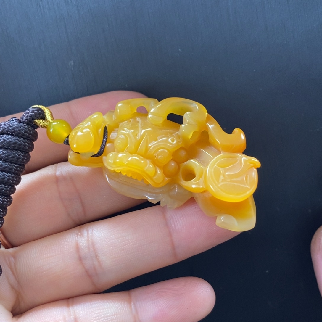 石英质玉（黄龙玉）颈饰未镶嵌要包容