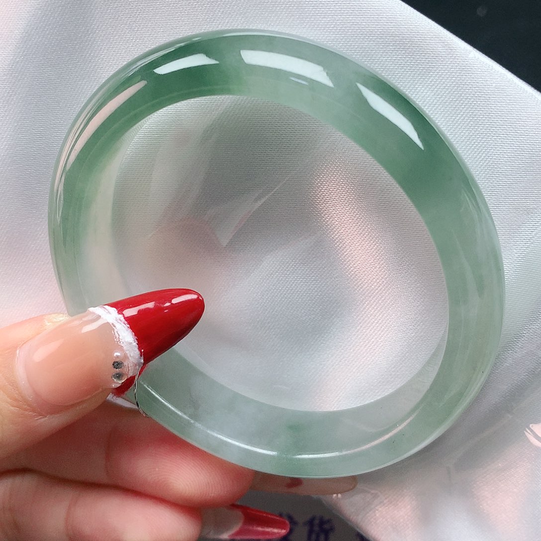 翡翠手镯未镶嵌54贵