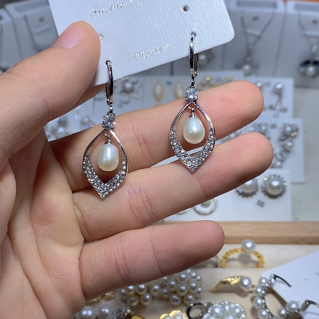 淡水珍珠银S925镶嵌耳饰