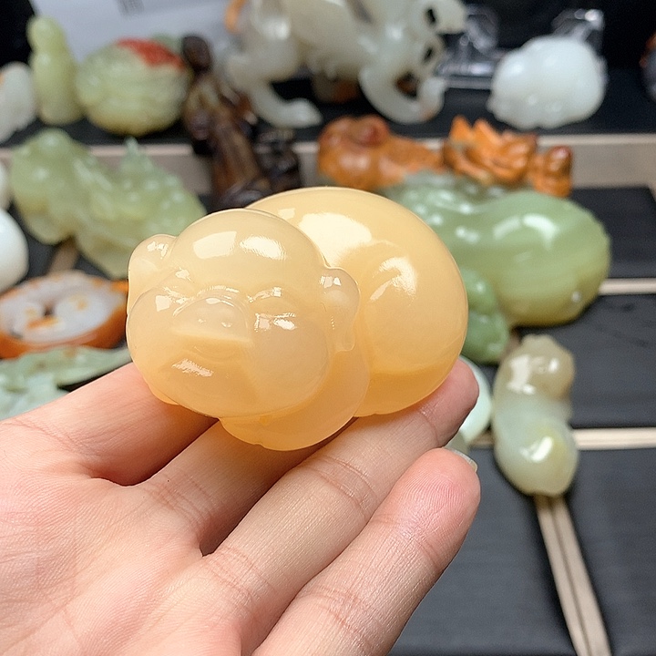 石英质玉颈饰未镶嵌曾**有