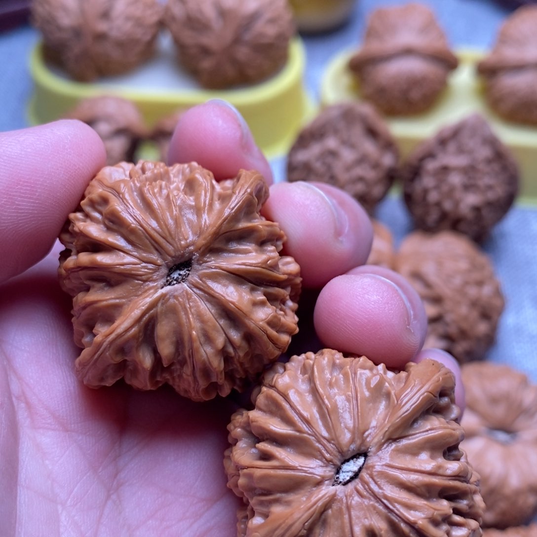 文玩核桃把件38红皮毕业山地磨