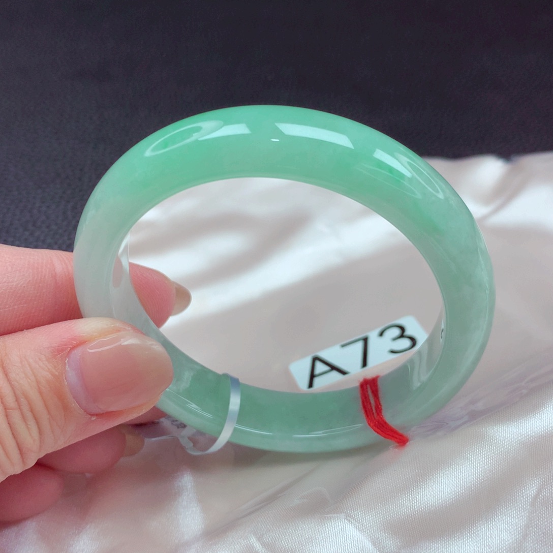 翡翠手镯未镶嵌手镯88