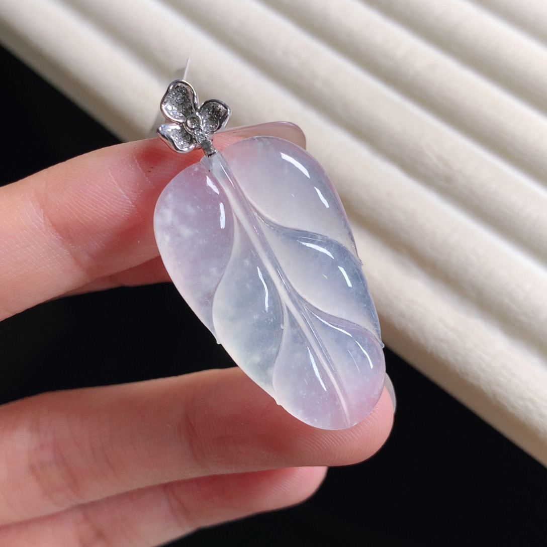 翡翠颈饰18K金镶嵌茅台白叶子