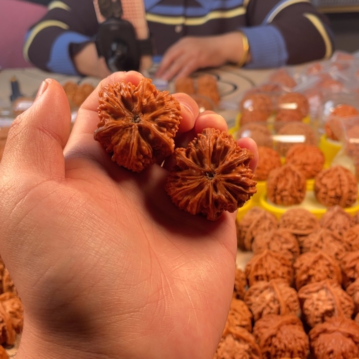 人***此文玩核桃吊坠文山三棱