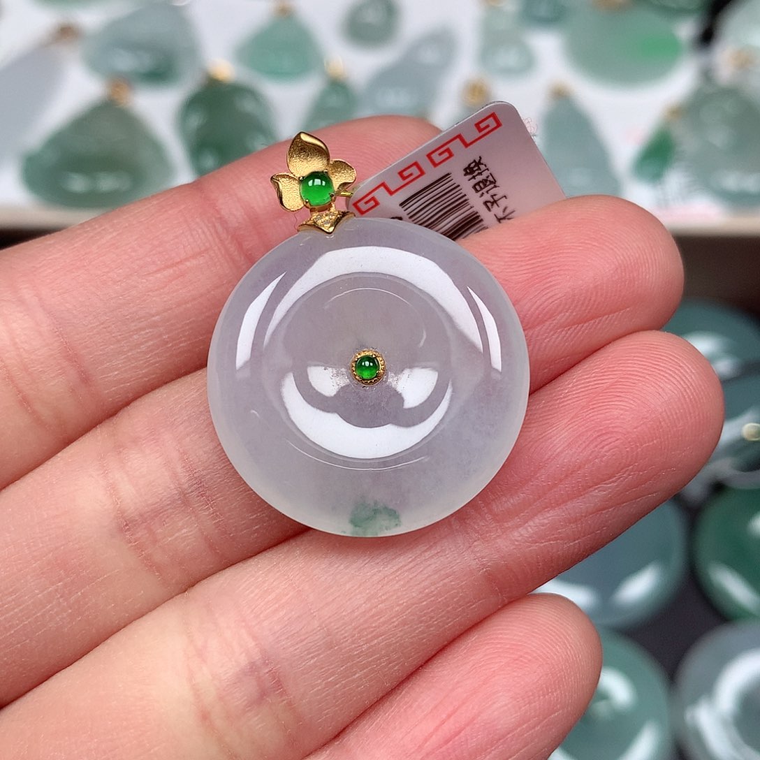 翡翠颈饰未镶嵌平安扣