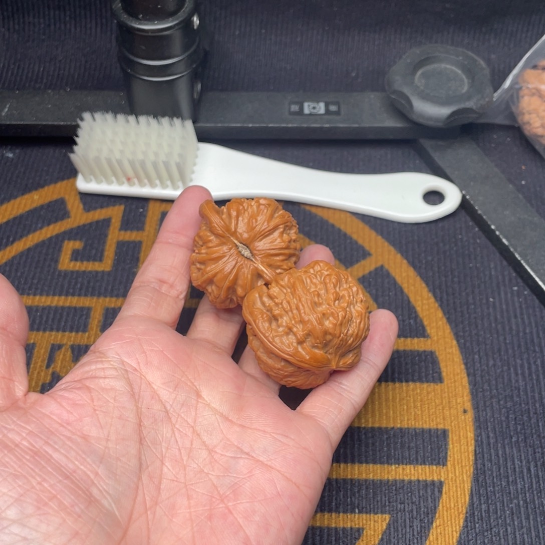 吱***张吊坠文玩核桃白狮子