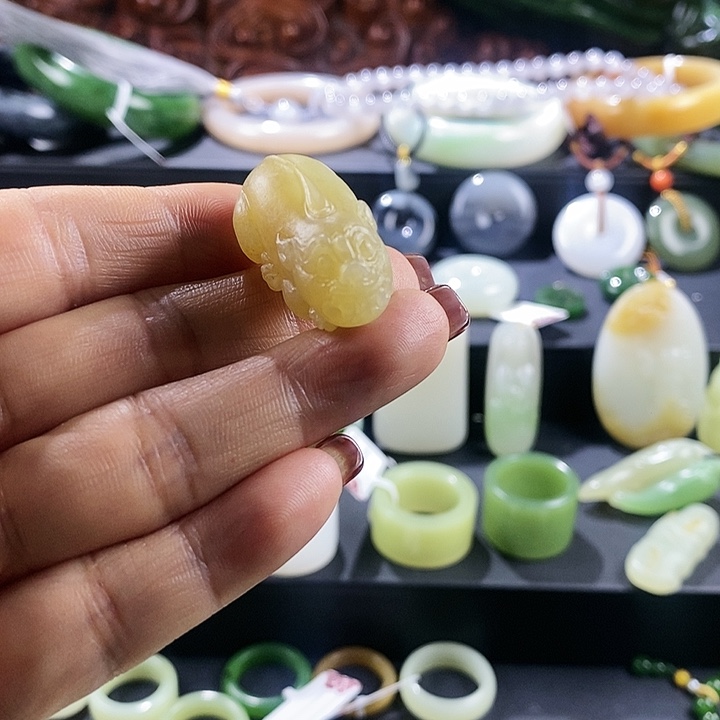 和田玉且末貔貅吊坠未镶嵌