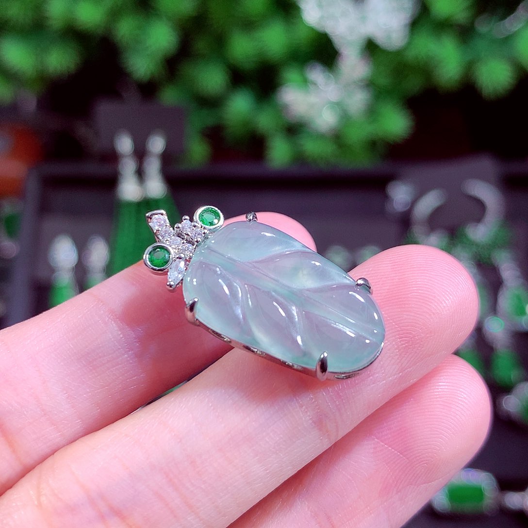 颈饰未镶嵌翡翠天然