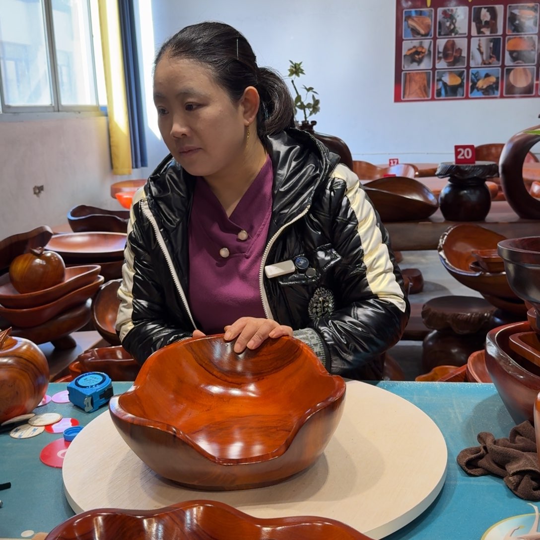 香樟木香樟实木随形果盘