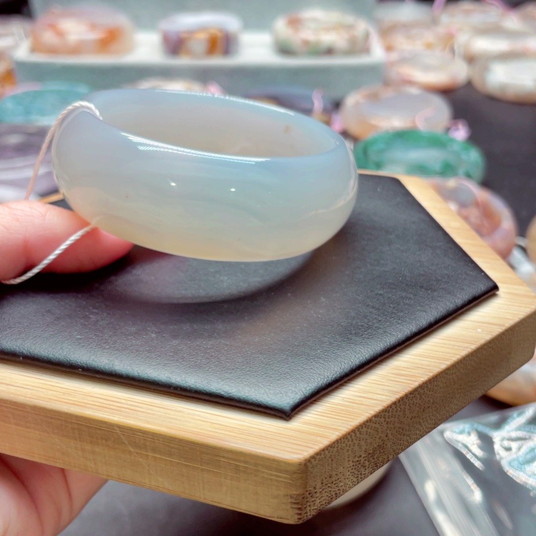 玛瑙/玉髓手镯未镶嵌人****己3