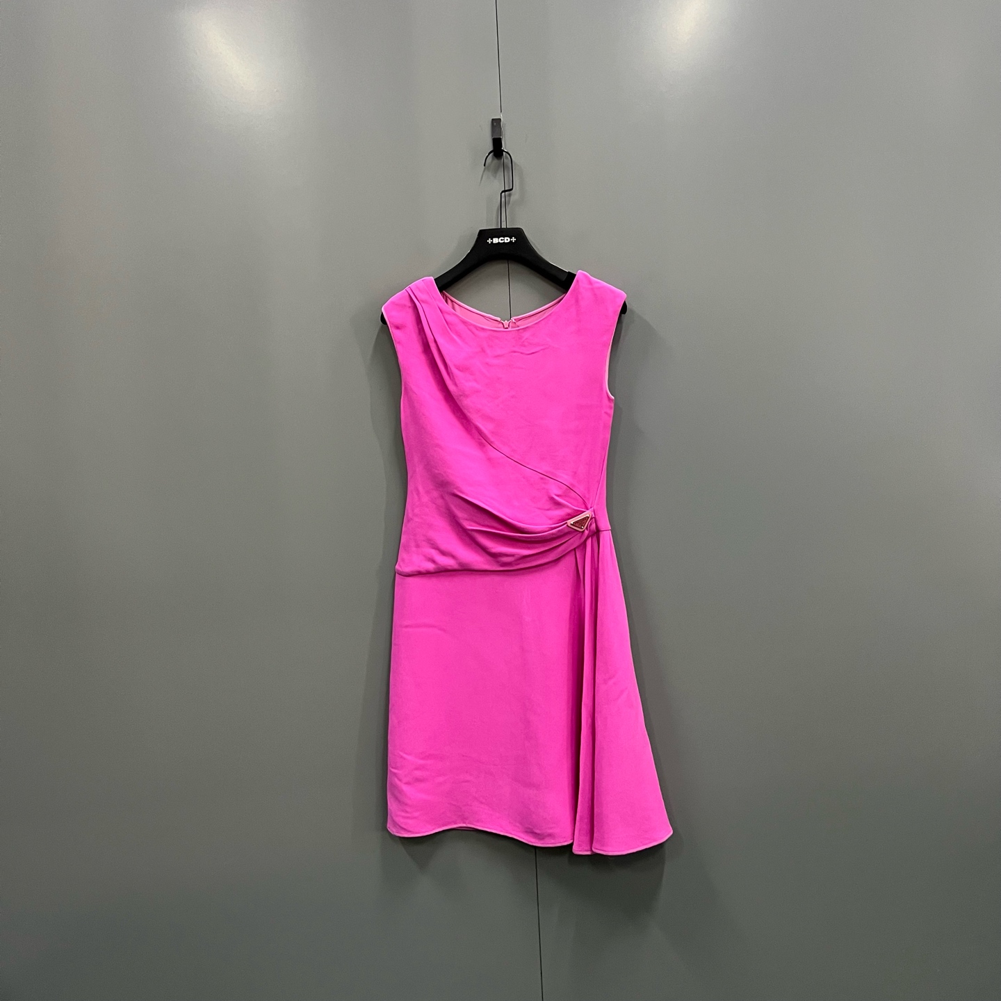 99新 Prada/普拉达 tt7 三角标褶皱无袖连衣裙 40码/95新/208458