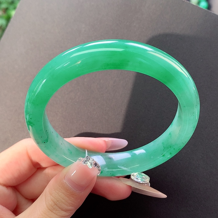 未镶嵌手镯石英质玉k**k