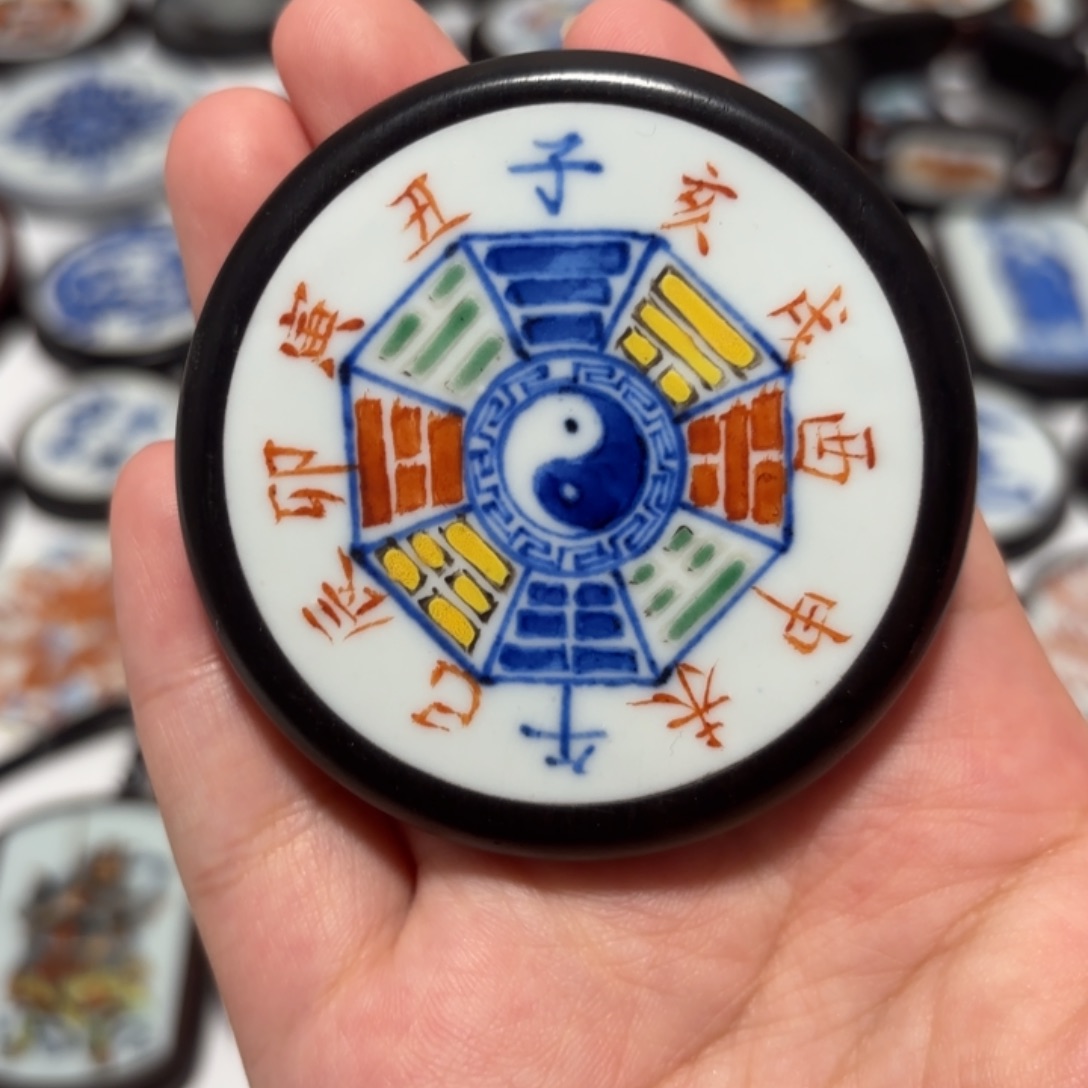 瓷片八卦挂件一个