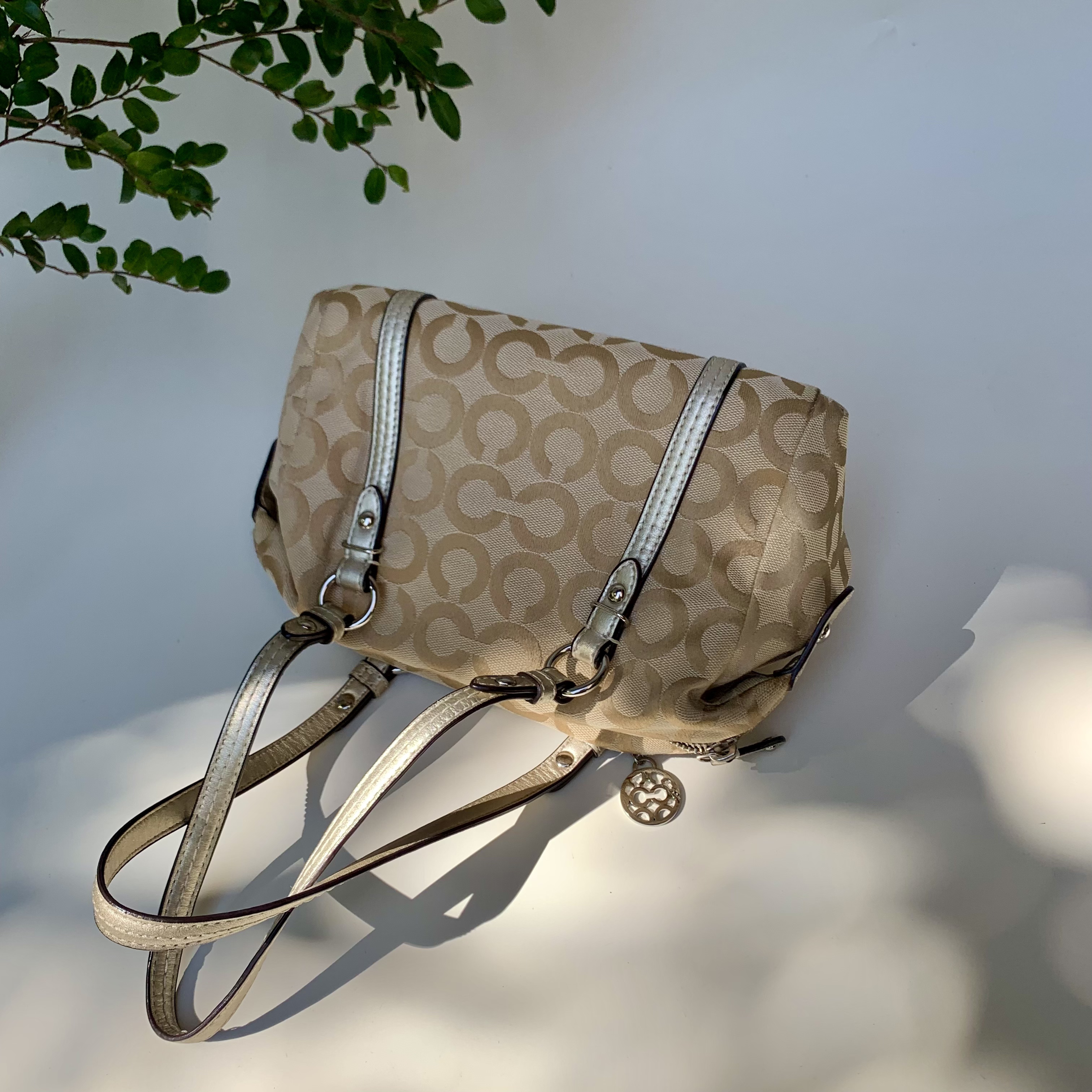 95新 COACH/蔻驰 经典百搭简约时尚休闲复古老花手提单肩保龄球包