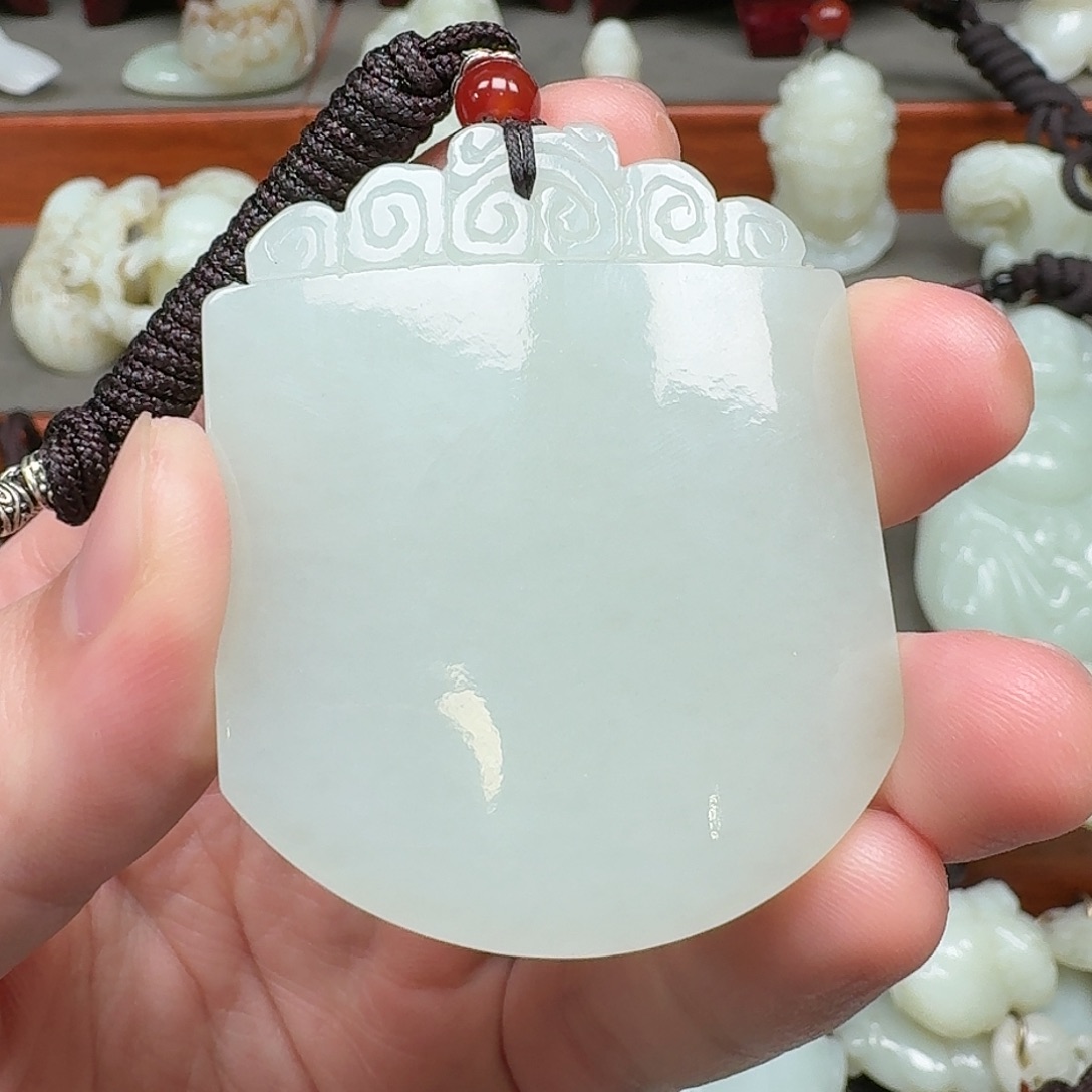 和田玉未镶嵌把件