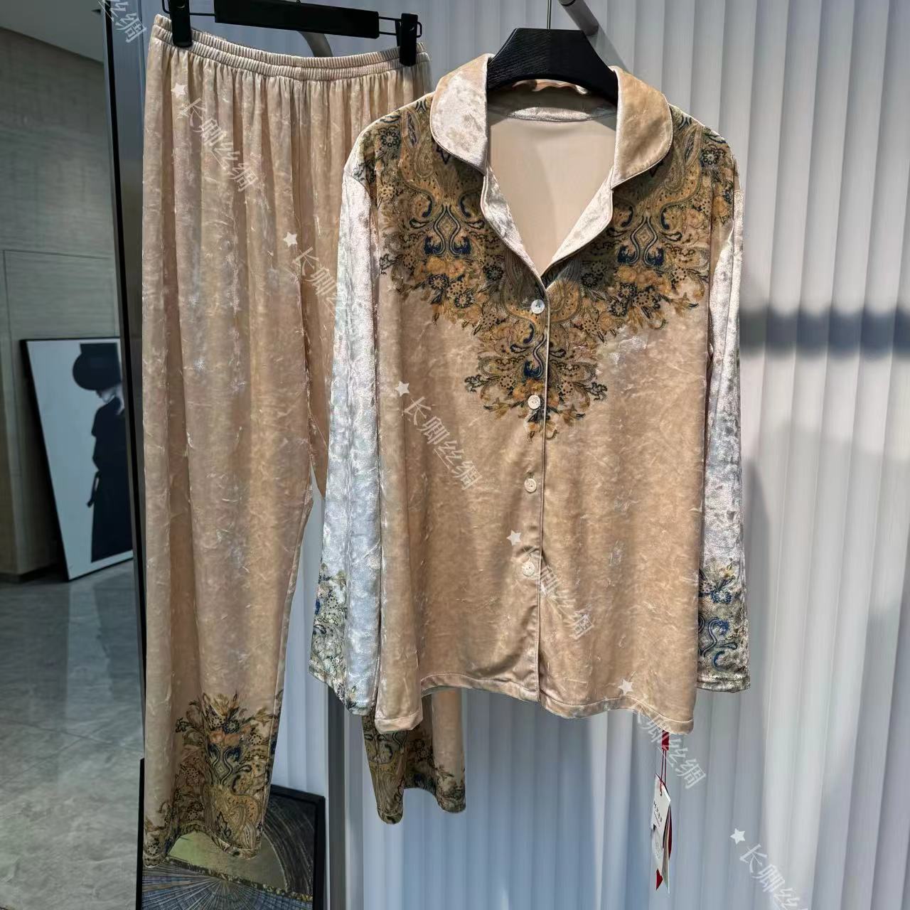 【倾云】A中式丝绒印花保暖家居服上衣+裤子套装FY4101510