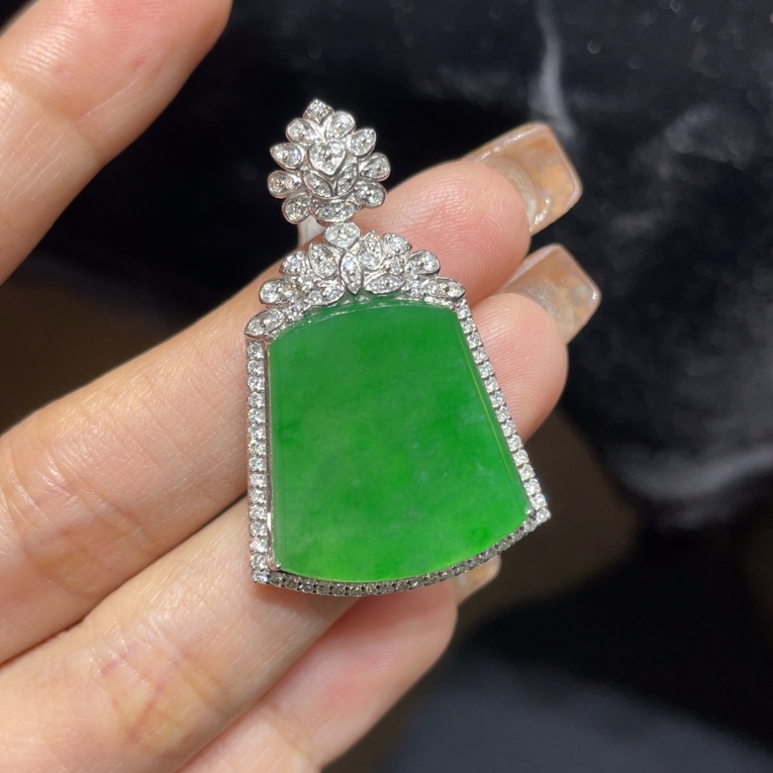 翡翠颈饰18K金镶嵌天然缅甸翡翠