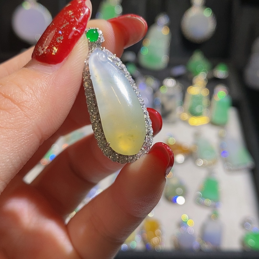 翡翠颈饰银S925镶嵌天然翡翠