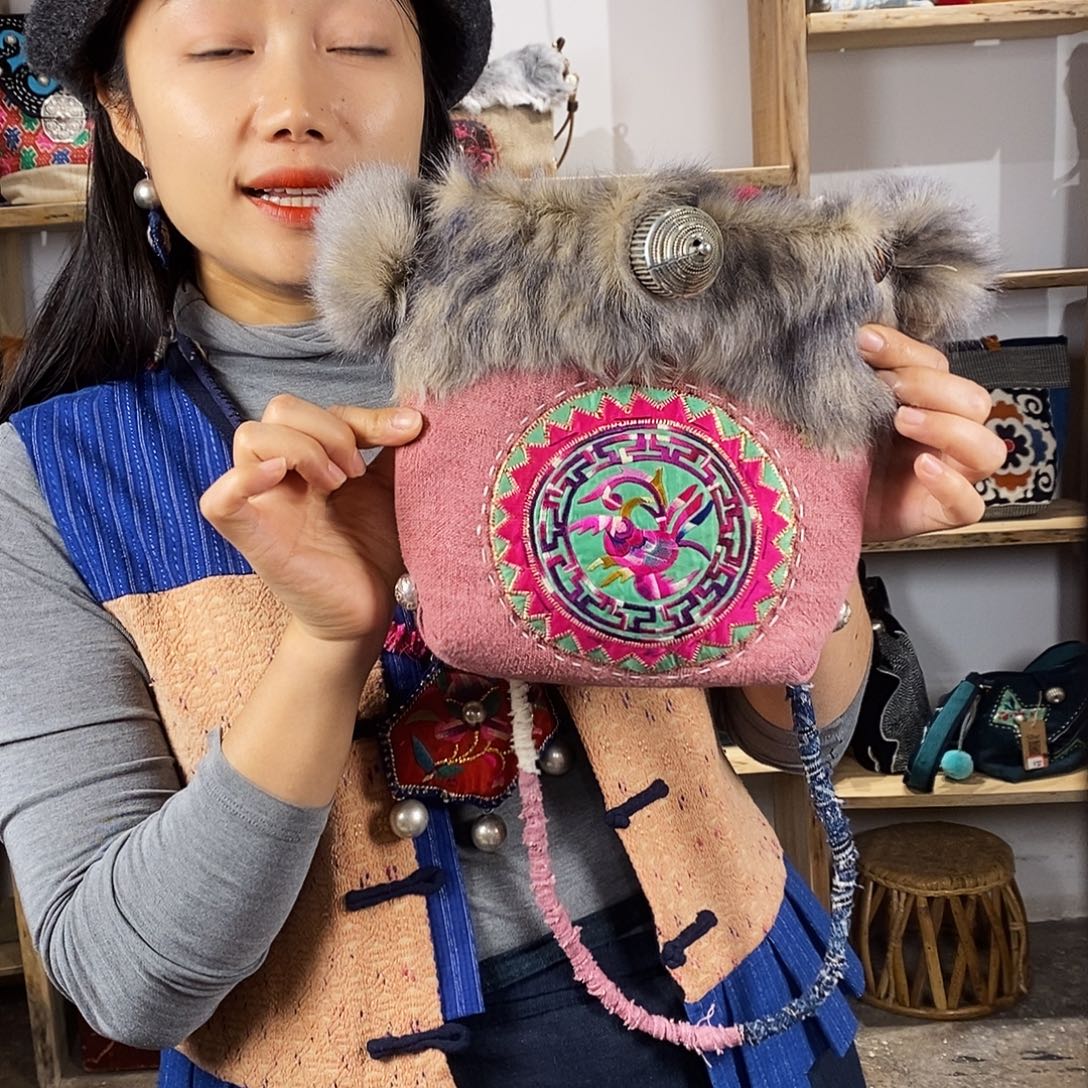 夏***目织绣手工制作工艺包包