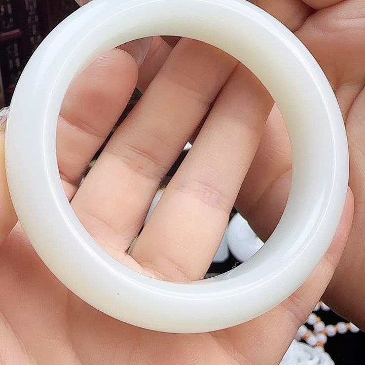 和田玉手镯未镶嵌博**生