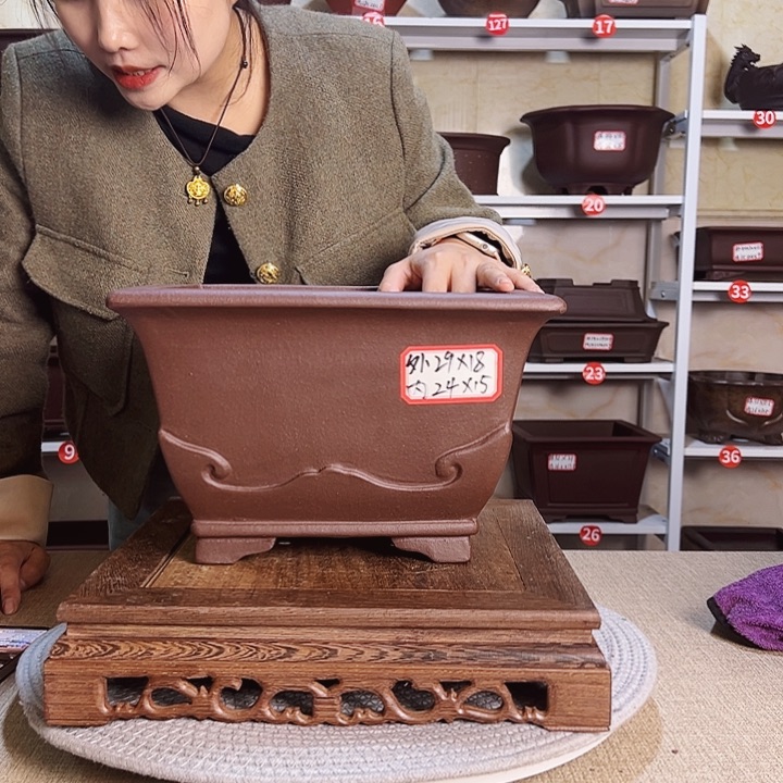 紫砂花盆等多种装饰