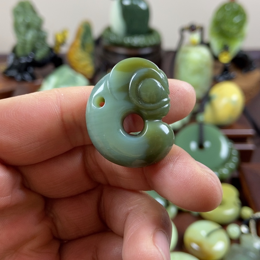 岫岩老玉（透闪石质玉）未镶嵌珠宝奇石