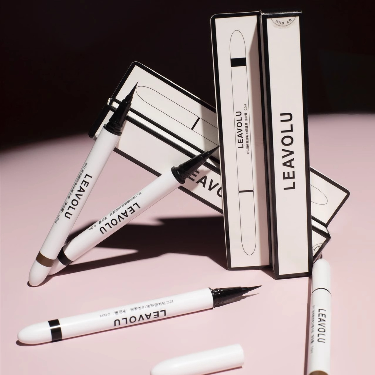 LEAVOLU 韩国欧尼李时仁眼线液笔极细速干防水持久显色不晕染顺滑