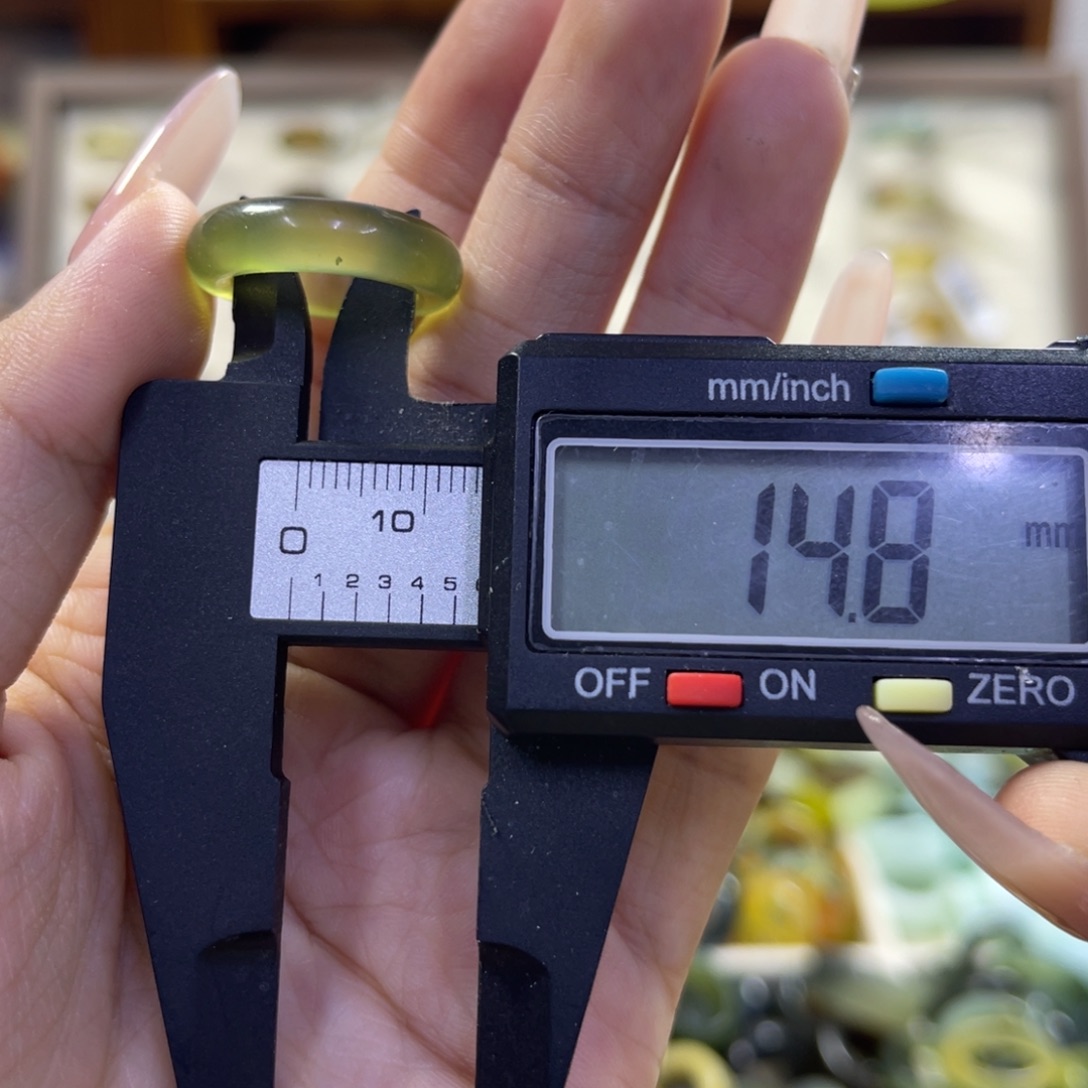 蛇纹石玉未镶嵌手镯58